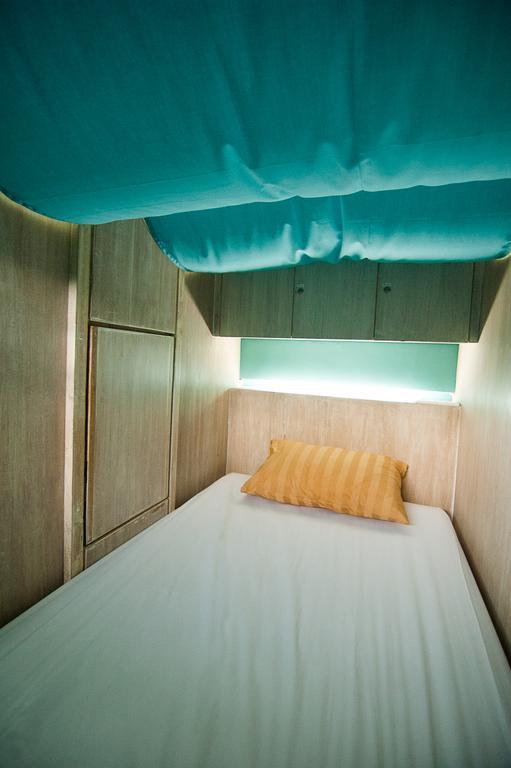 Nau Here Hostel Кута Екстер'єр фото